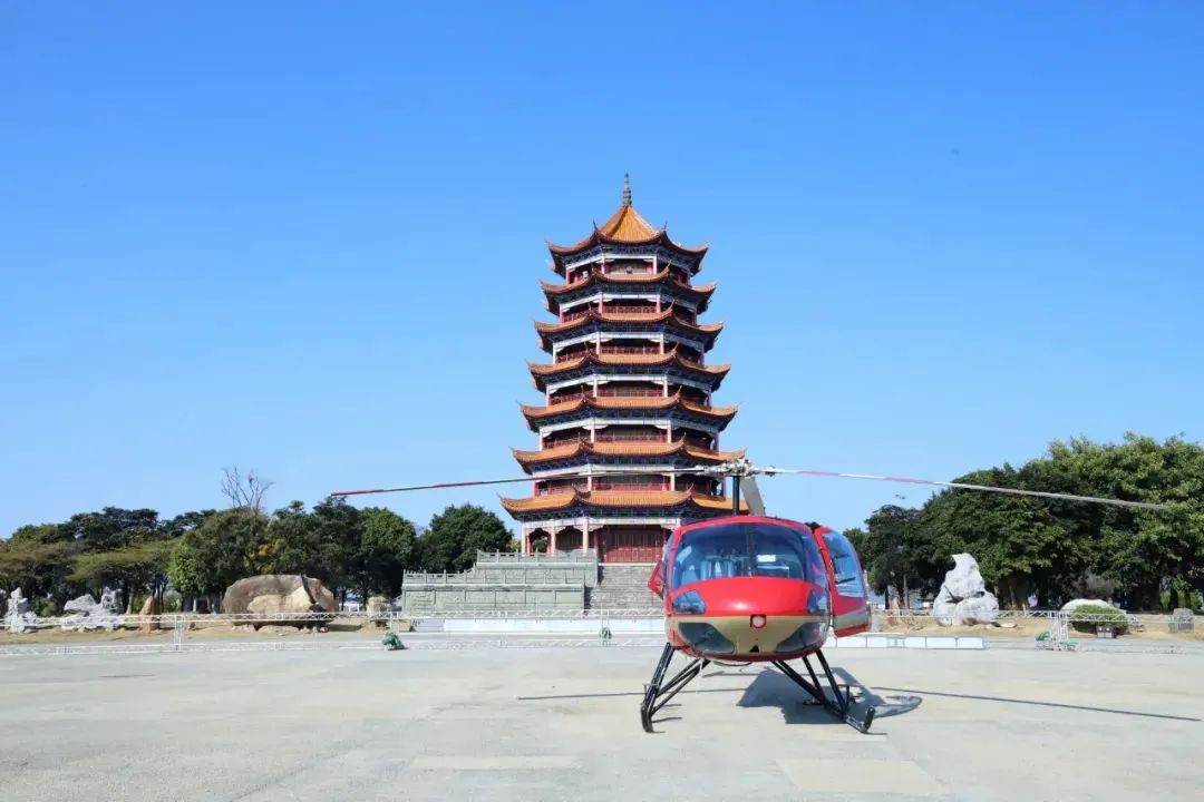 快！来石榴公园坐直升飞机逛蒙自啦！